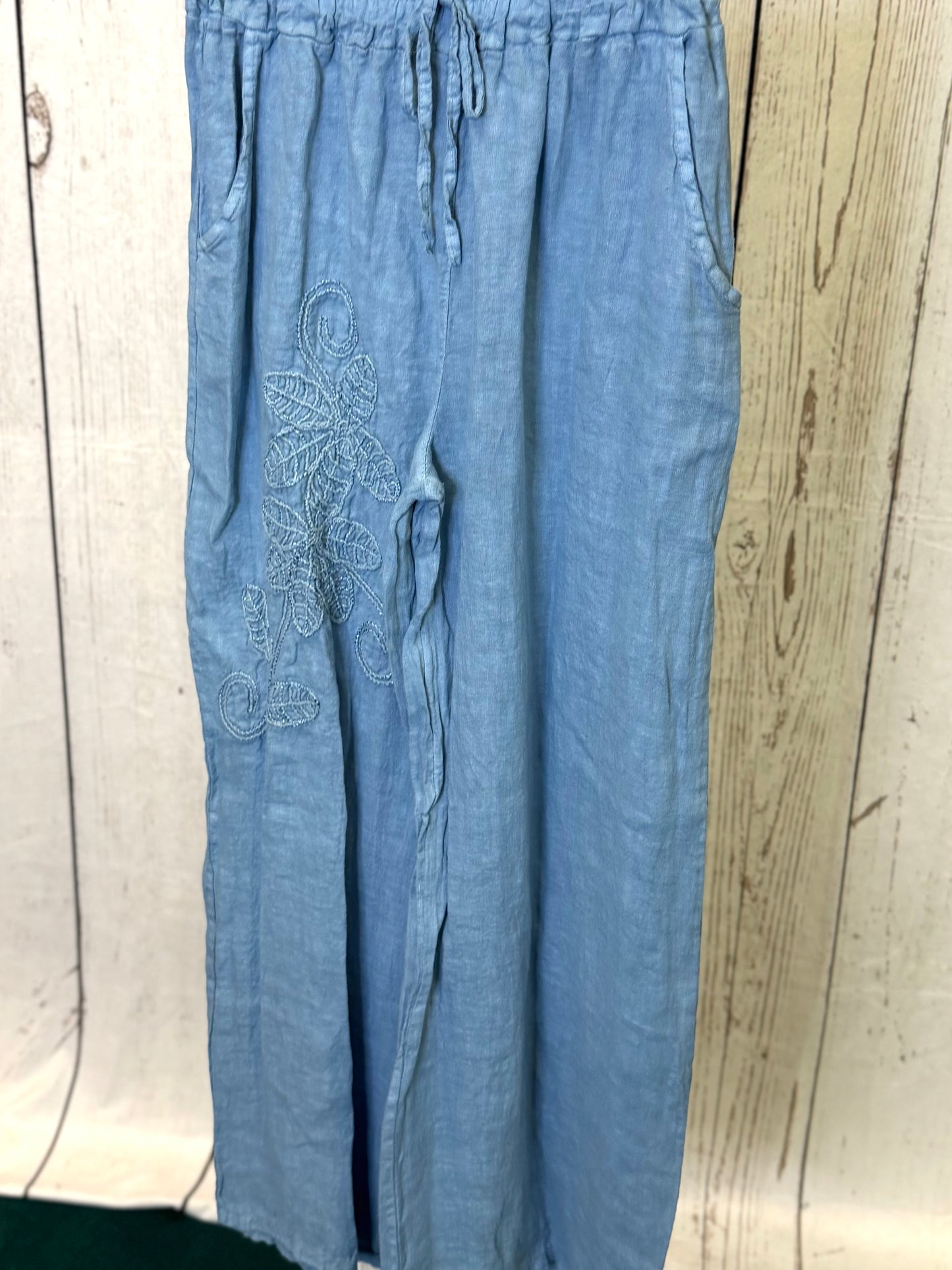 Made in Italy Linen Pant with Embroidered Flower Detail