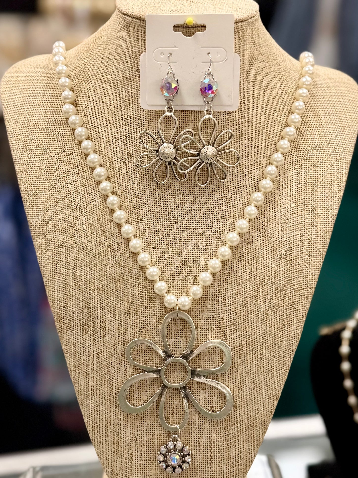 Large Daisy Earrings with Rhinestone