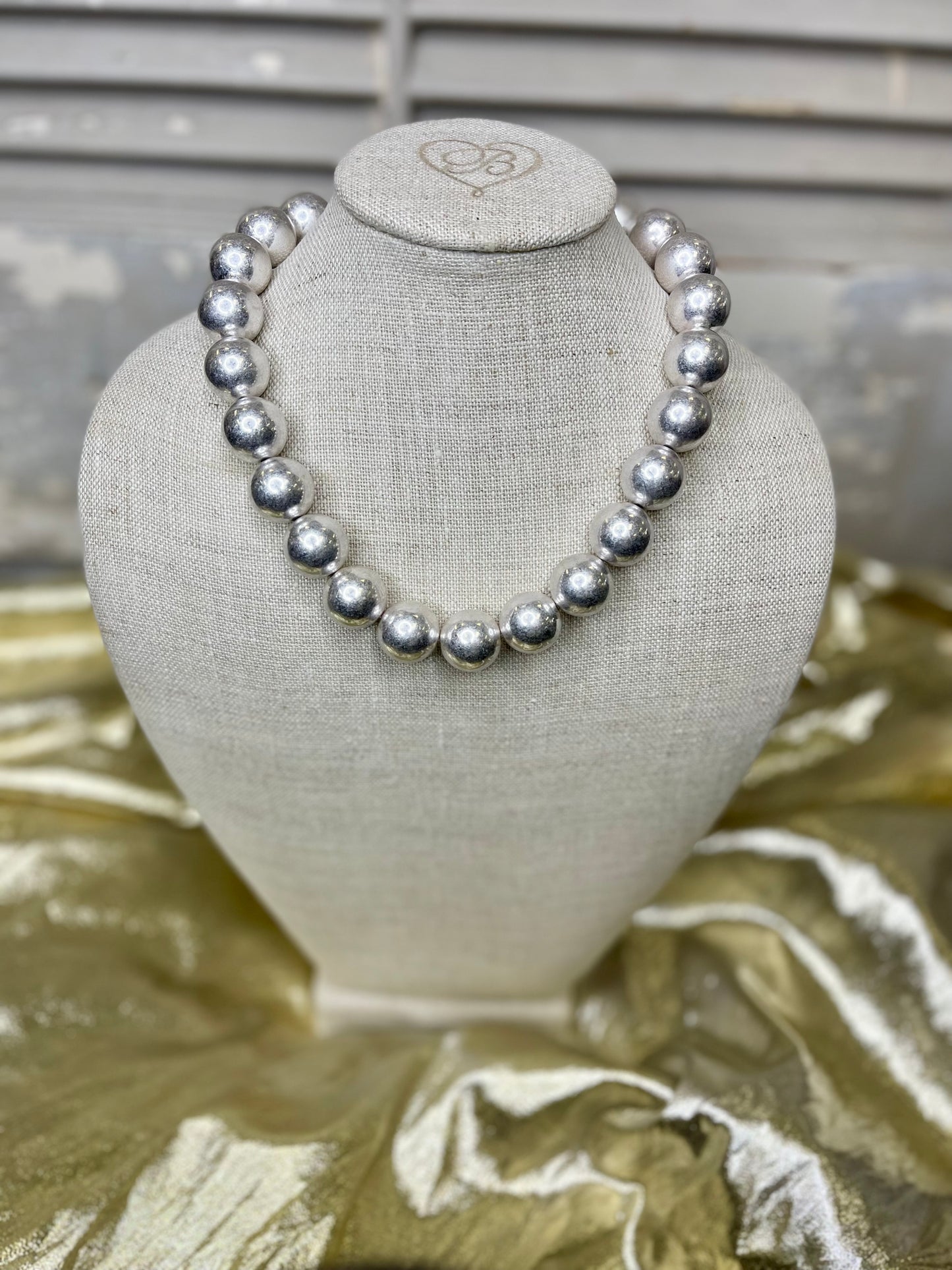 CHUNKY BEADED BALL SHORT NECKLACE