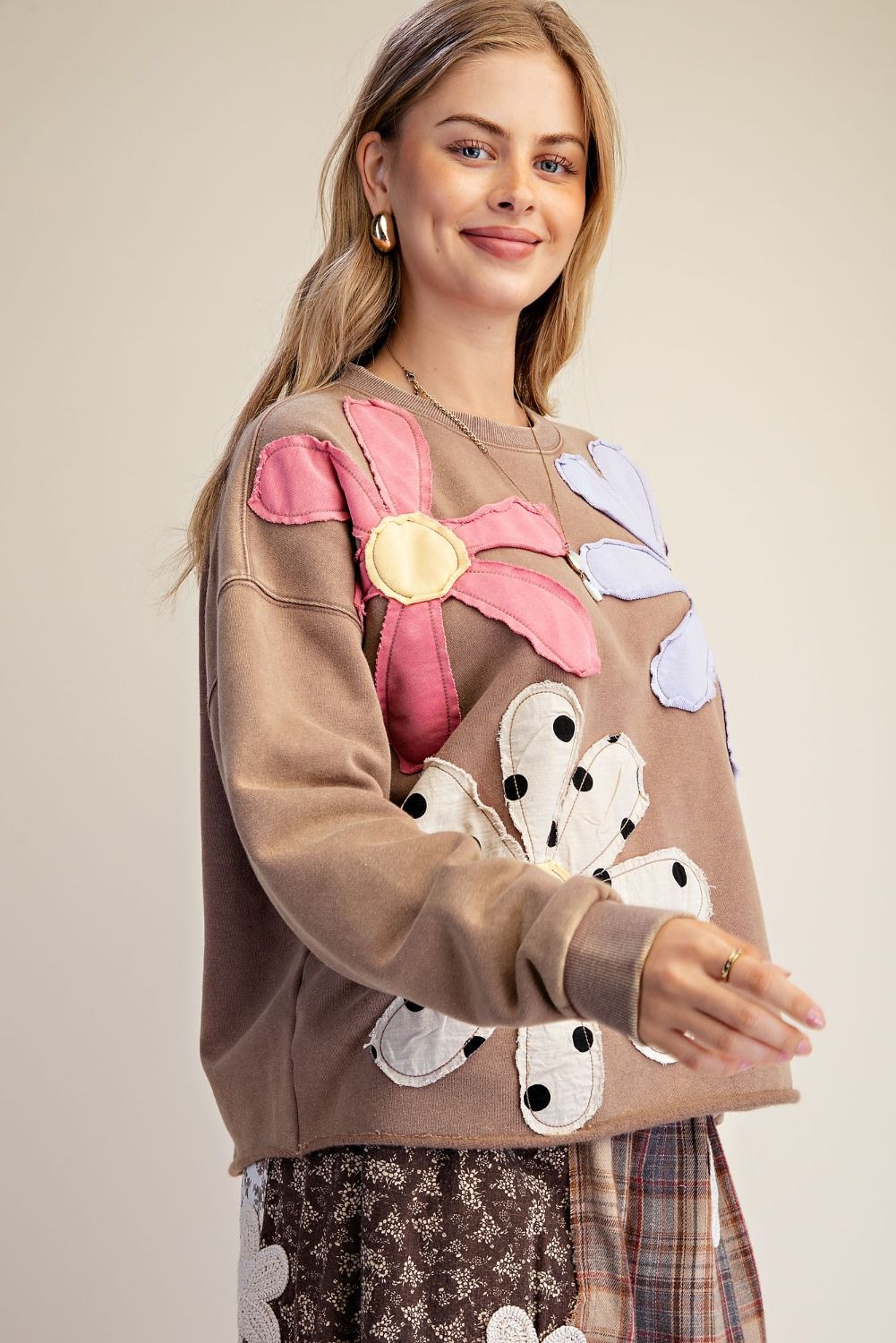 Floral Patch Front Washed Terry Pullover In Mocha
