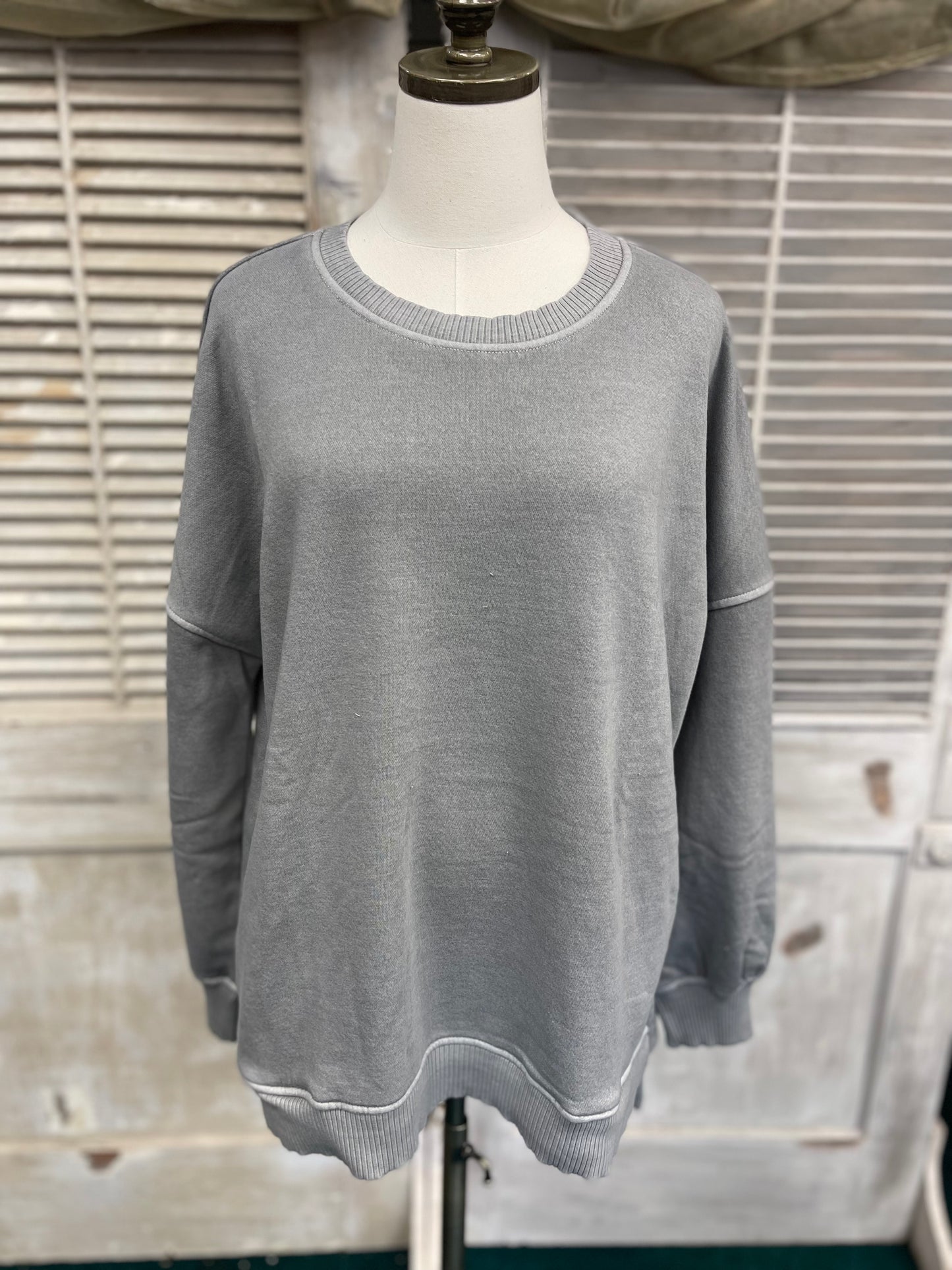 PLUS PIGMENT DYE FLEECE HI-LOW HEM PULLOVER WITH POCKET