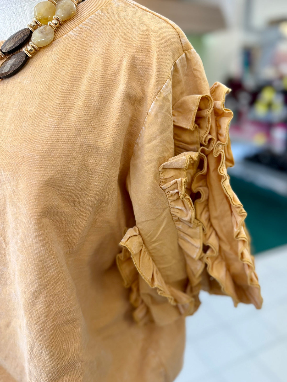 Easel Honey Latte RUFFLED SLVS MINERAL WASHED TOP