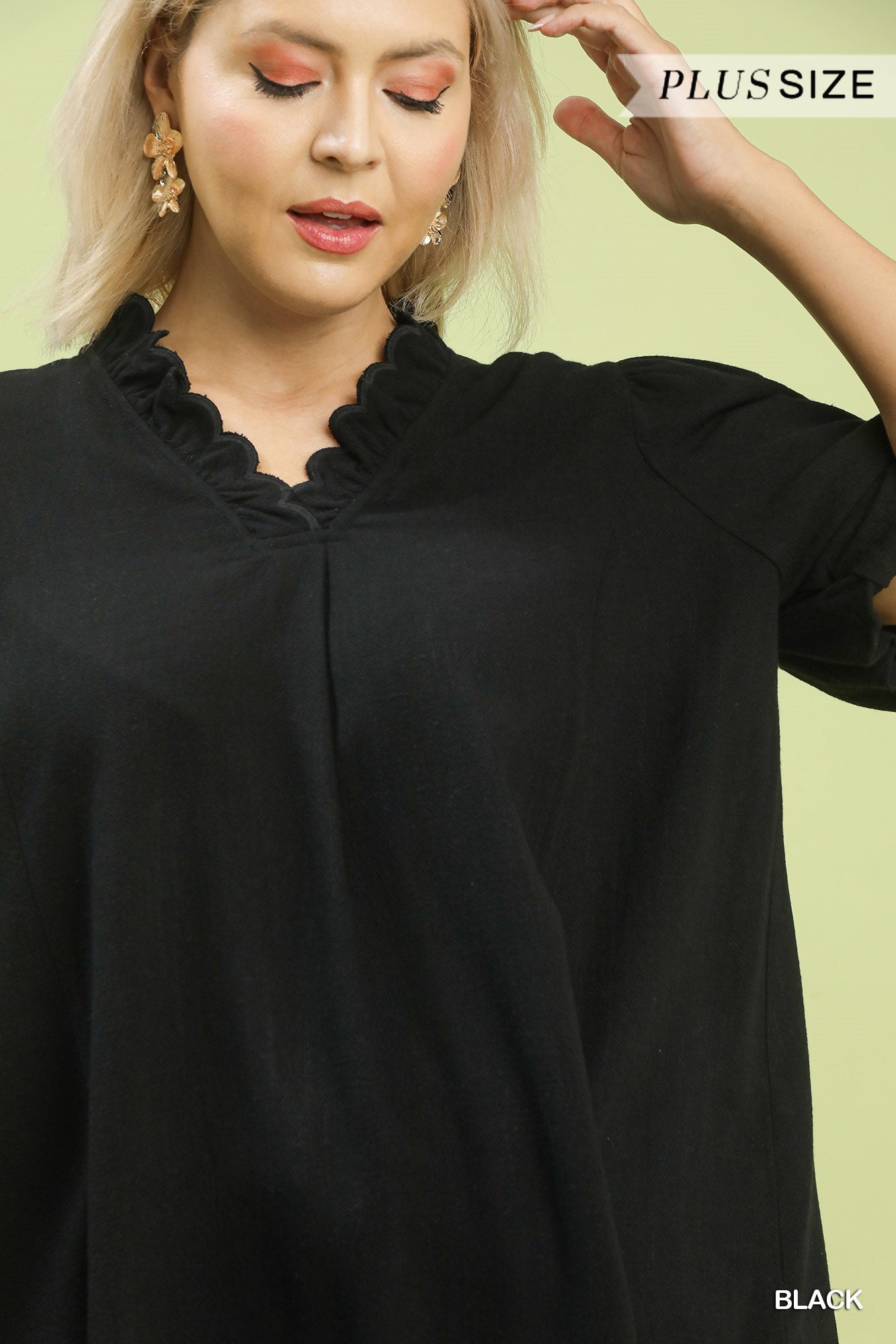 Umgee Plus Size Black Linen Scallop Trim V-Neck Top