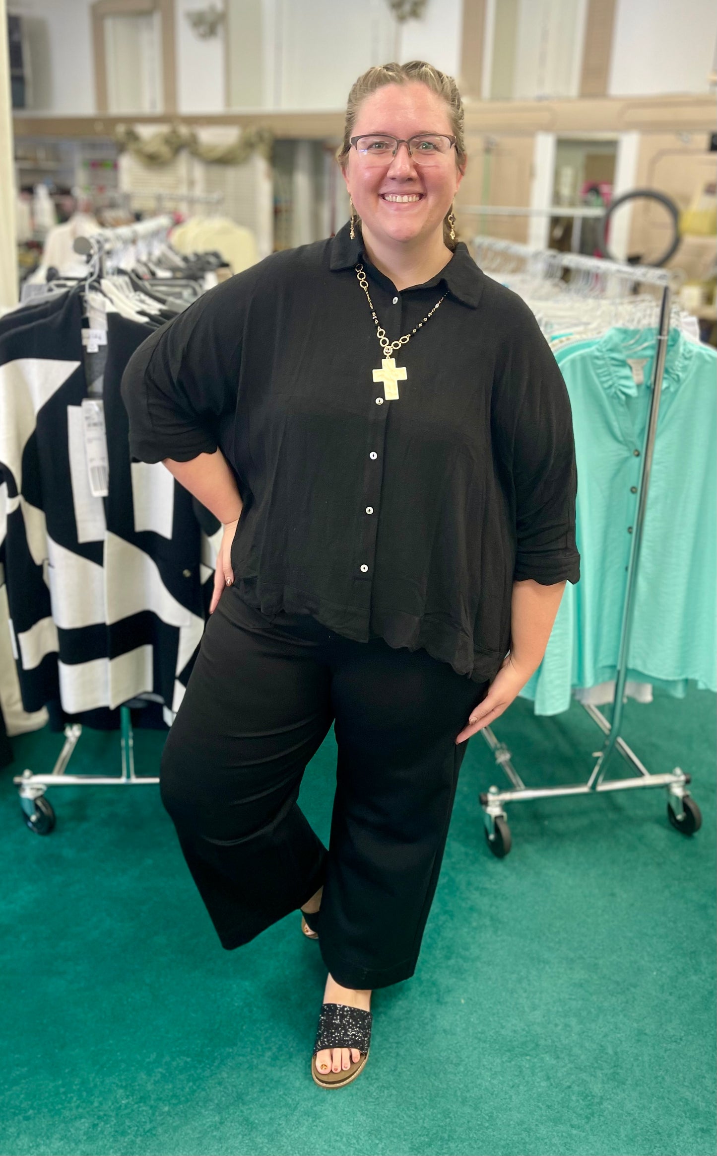Umgee Plus Size Black Linen Scallop Hem Button-Down Blouse