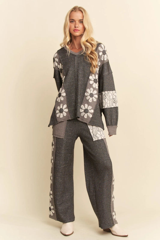 Davi & Dani Waffle Knit Flower Set