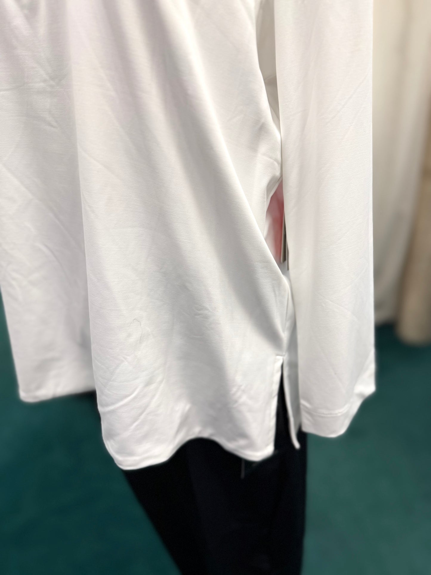 3/4 SLEEVE V-NECK TOP - White