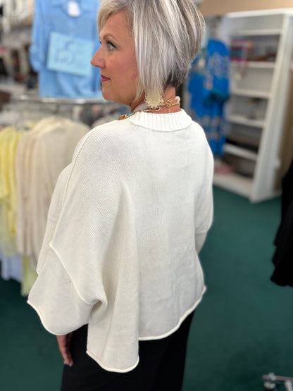 Tres Bien Cream Solid Knit Round Neck 3/4 Sleeve Sweater