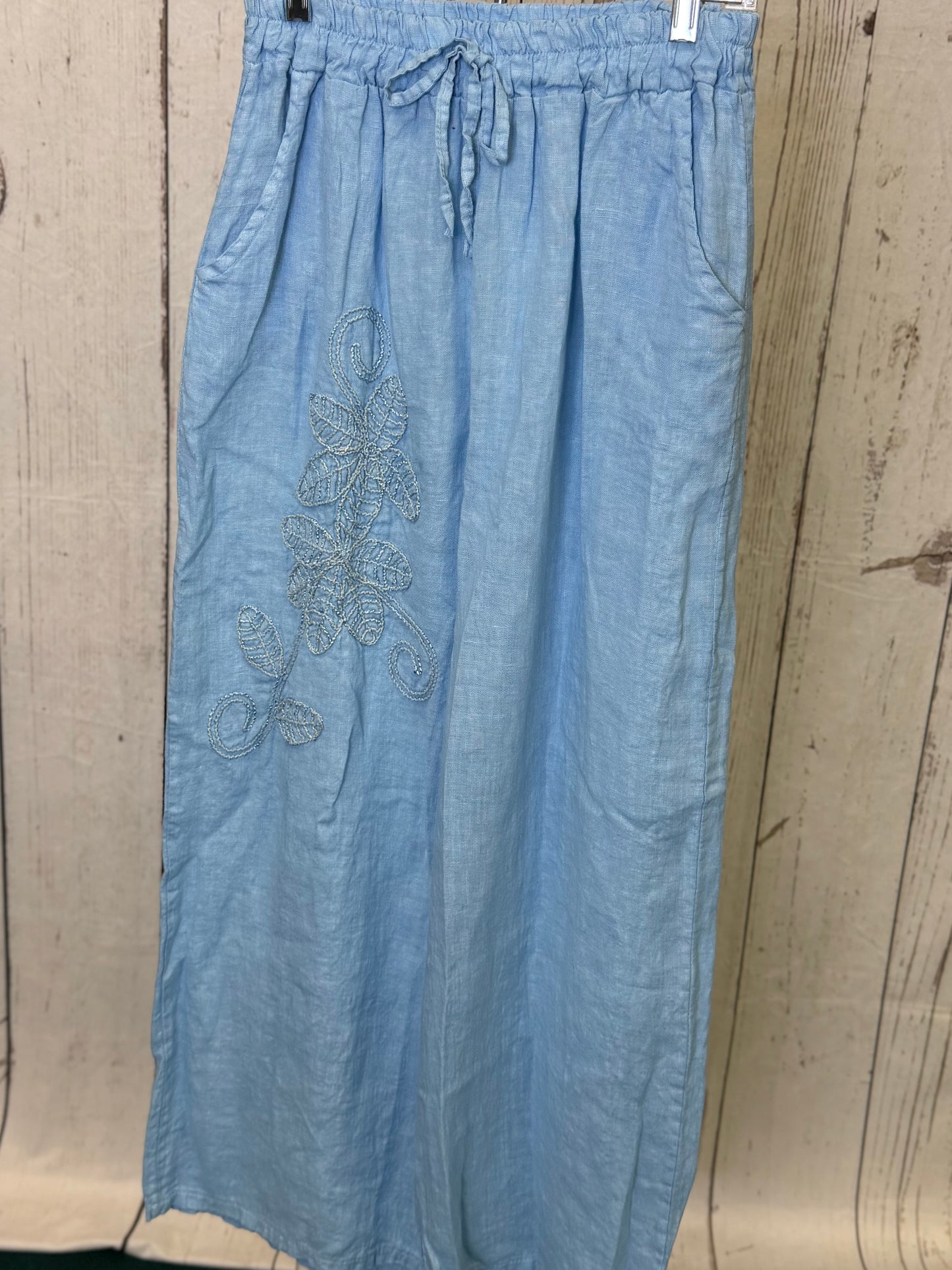 Made in Italy Linen Pant with Embroidered Flower Detail