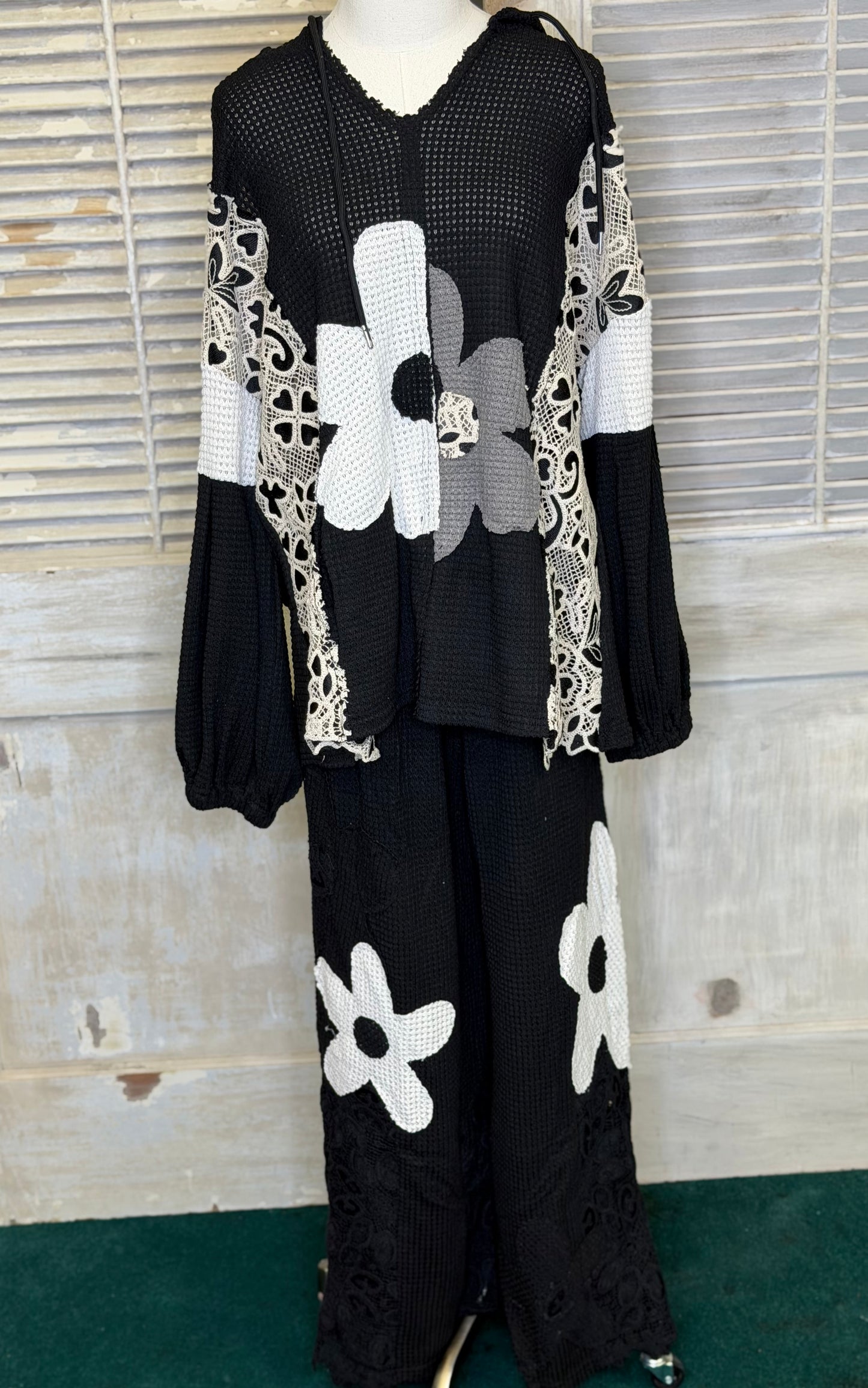DD Plus Size Black & Cream Flower Patch Set