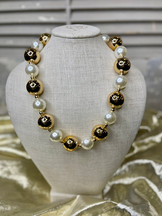 PEARL & BALL SHORT NECKLACE