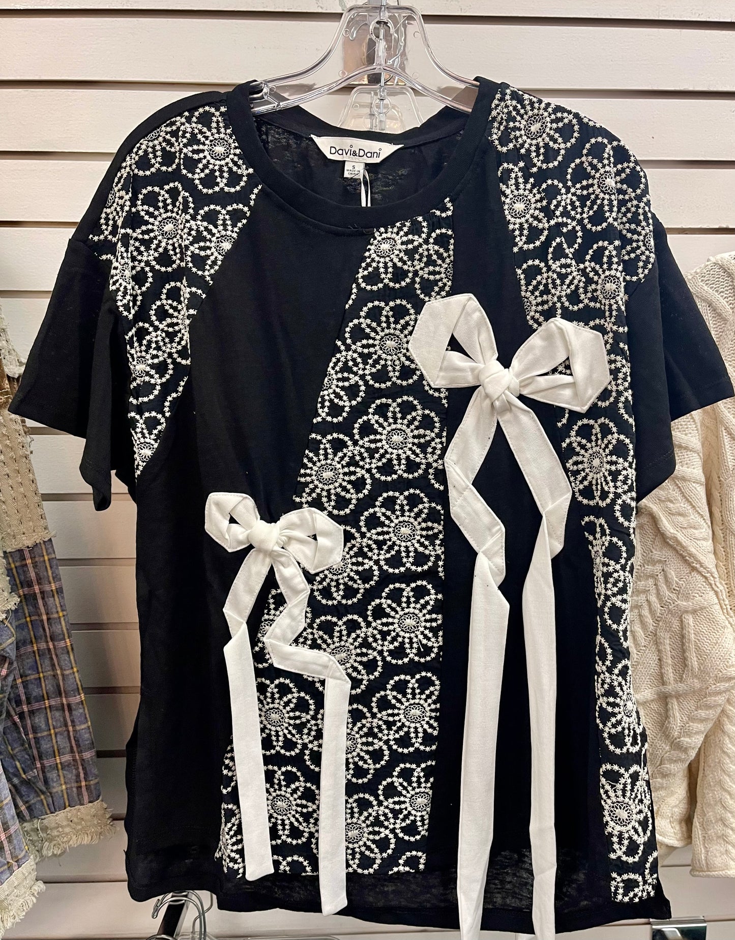 Davi Dani Bow & Blossom Black Top