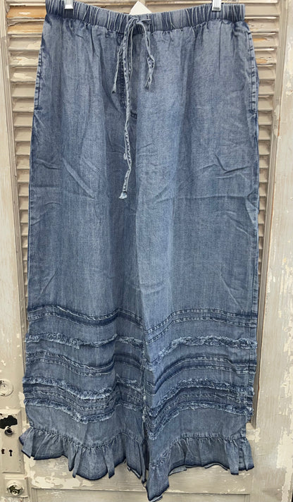 Easel Ruffle Hem Pant