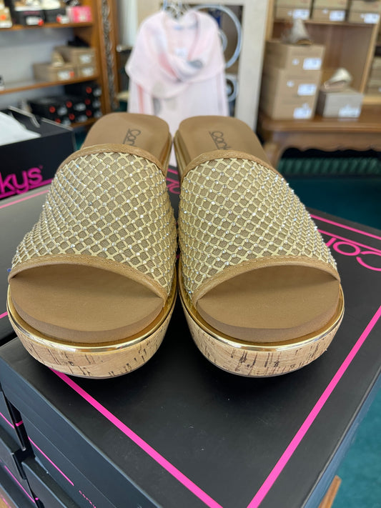 Corkys Let’s Mesh Around Wedge