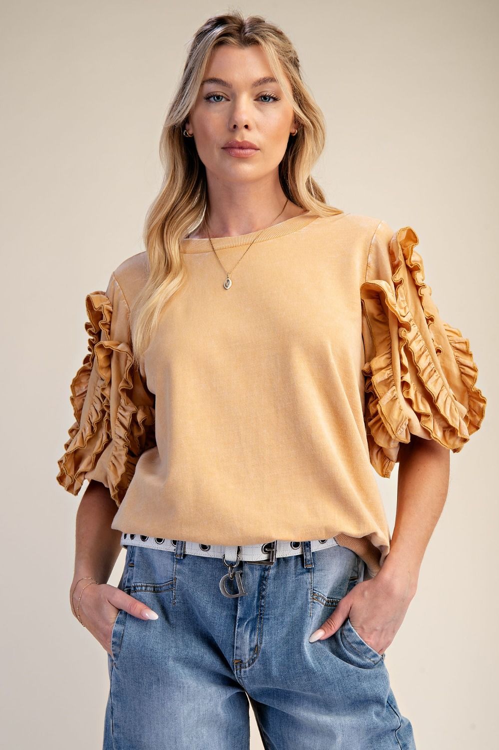 Easel Honey Latte RUFFLED SLVS MINERAL WASHED TOP