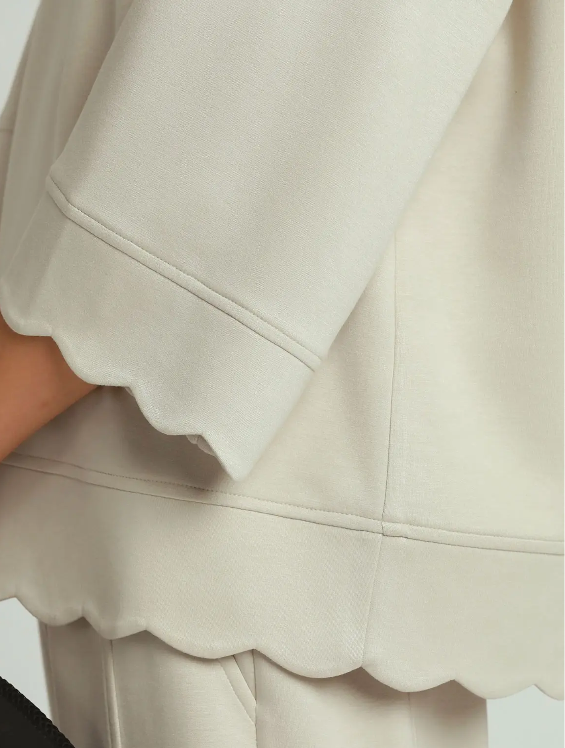 Umgee Ecru LUXEKNIT Raglan Sleeve Top With Scallop Detail